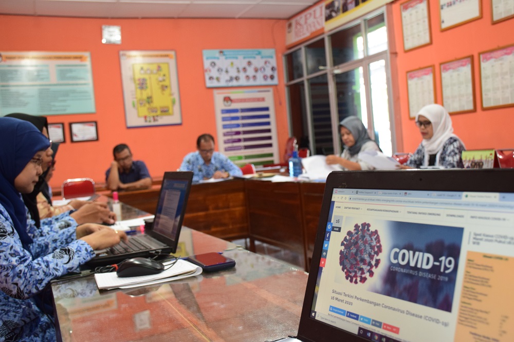 Rapat  guna menyikapi TIndakan Kelembagaan KPU Kulon Progo terhadap Virus Covid-19